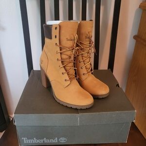 Timberland  Glanzy 6in Wheat Nubuck women's Boots Size 8.5 (Worn Once)